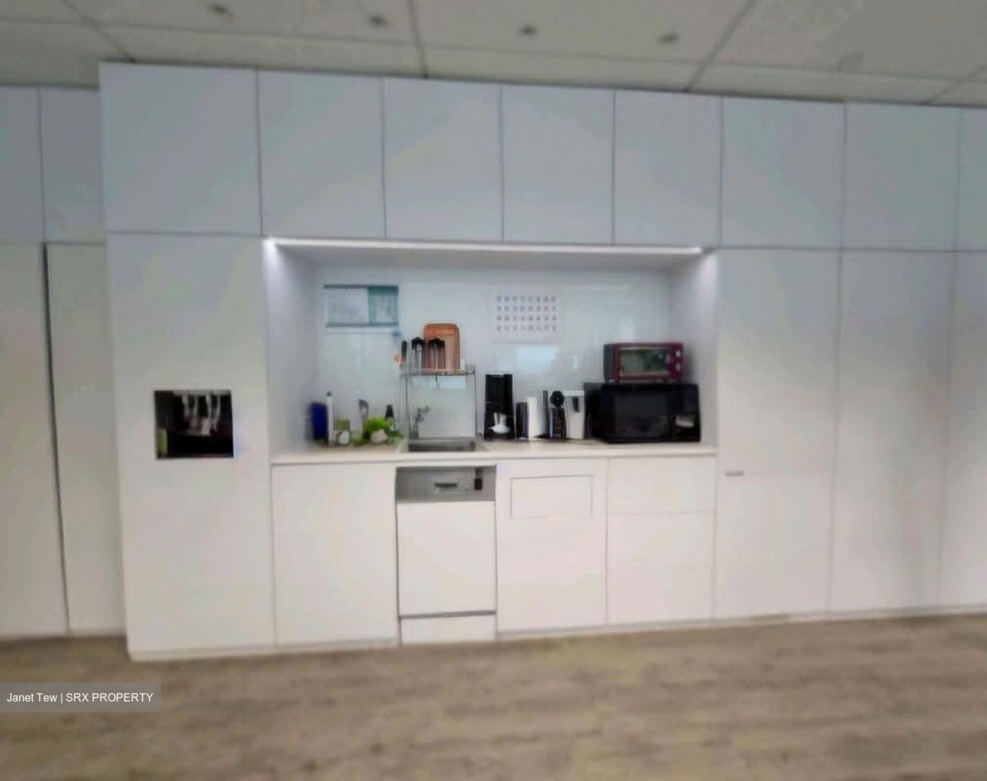 Chartered Bank Building (D1), Office #639005791